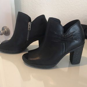 NWOT Timberland Black Leather Booties Size 6.5